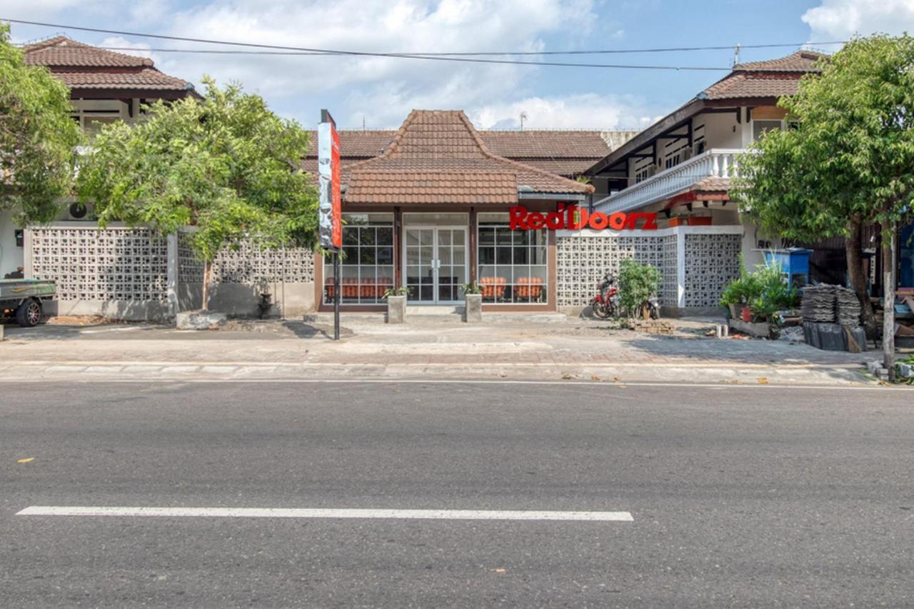 Reddoorz Near Malioboro Tugu Station Jogja 2 2*